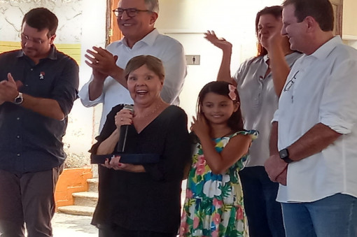 Pesquisadora da ENSP recebe homenagem durante inauguração do Super Centro Carioca de Vacinação